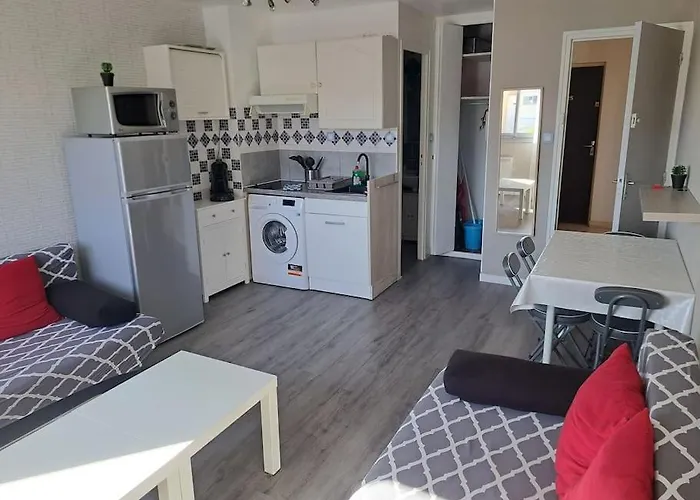 Asphodèle, Joli Avec Parking, 2 Pas Des Plages Et Du Port * Agde